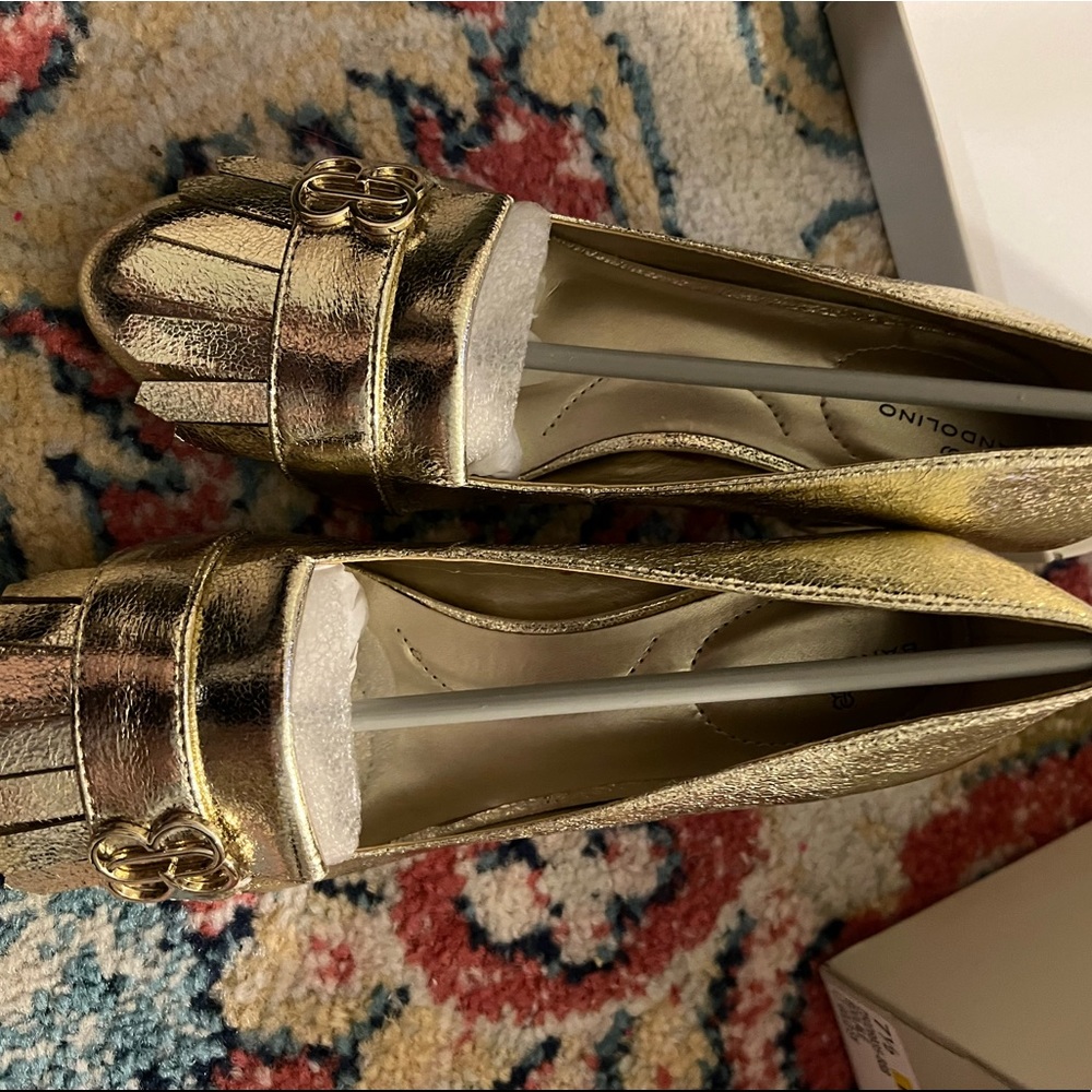 Gold square heel shoes? Yes Please!